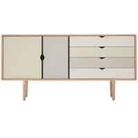 Andersen Furniture - S6 Sideboard, Eiche geseift / Fronten silver (silber weiß), doeskin (beige), iron (metallgrau)