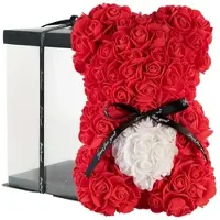 INFACTORY Rosenbär aus künstlichen Rosen, rot, mit Geschenkbox