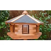 Meingartenversand.de Holzvogelhaus Pisek - Vogelfutterhaus aus Kiefer/Fichte, Honigbraun – praktisches Nisthaus für Tiere – wetterfestes Vogelhaus ideal für Gärten