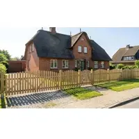 Meingartenversand.de Friesenzaun mit Tiefbogen 200 x 80 – Zaun aus Kiefer/Fichte, grün druckimprägniert – Holzzaun mit Wellenform – Gartenzaun für Vorgärten