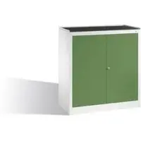 C+P Werkzeug-Beistellschrank mit Drehtüren, 2 Böden und Schublade, H1020xB940xT500mm Front Resedagrün Korpus Lichtgrau