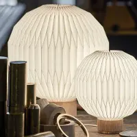 Le Klint Tischlampe 375, weiß / opal, für Wohn- / Esszimmer, Papier / Lunolit / Lunopal, Design, Tischlampe