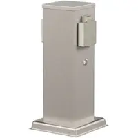 Ledscom.de Garten-Steckdosensäule POLLY IP44, 2-fach Schuko, mit Dämmerungssensor für Gartenbeleuchtung, Edelstahl, eckig, 27 cm