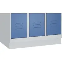 C+P Spind Classic PLUS, Sockel, 4 Abteile, 1950x1000x500mm, 9016/9016 Verschluss Sicherheits-Drehriegel 3 Garderobenhaken