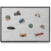 Tulup Magnettafel Magnettafel für Urlaubsmitbringsel Ziegelwand Helle Wand 100x70 cm Metalltafel für Magnete Schwarzer Rahmen