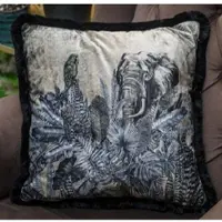 Casa Padrino Luxus Deko Kissen Afrika Beige / Schwarz / Weiß 45 x 45 cm - Bedrucktes Samt Kissen mit Fransen - Edles Zierkissen - Luxus Kollektion