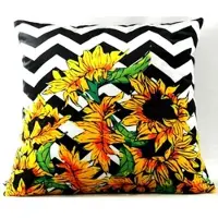 Casa Padrino Luxus Deko Kissen Virginia Sunflowers Schwarz / Weiß / Mehrfarbig 45 x 45 cm - Feinster Samtstoff - Wohnzimmer Kissen