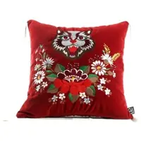 Casa Padrino Luxus Deko Kissen mit Troddeln Cat Rot / Mehrfarbig 45 x 45 cm - Feinster Samtstoff - Wohnzimmer Kissen