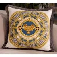 Casa Padrino Luxus Barock Samt Kissen Vase mit Löwen Weiß / Gold / Grau 45 x 45 cm - Bedrucktes Deko Kissen mit Fransen - Barock Deko Accessoires
