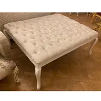 Casa Padrino Luxus Barock Hocker Creme / Weiß - Riesiger Sitzhocker im Barockstil - Barock Fußhocker - Wohnzimmer Möbel im Barockstil - Barockstil Möbel - Barock Möbel - Edel & Prunkvoll