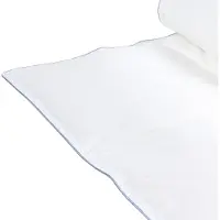 Beliani Bettdecke Weiß Entenfedern Entendaunen Leicht Warm 220 x 240 cm Bezug aus Baumwolle Waschbar Natürliche Füllung Frühling Sommer