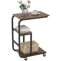 Costway COSWTAY C-förmiger Beistelltisch, platzsparender Sofatisch mit offenen Ablagen, industrieller Tabletttisch mit Metallrahmen Braun