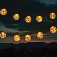 Spetebo 3.07 Solar Lichterkette mit 10 runden Rattan Kugeln je Ø 7,5 cm - Länge ca. 270 cm - LED Deko außen