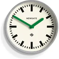 Newgate Luggage Wanduhr mit Grünen Zeigern