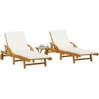 Syfax 2er Set Sonnenliegen, verstellbar, Akazienholz massiv, mit Beistelltisch, Rädern und cremeweißen Kissen, 200x68x30-83 cm