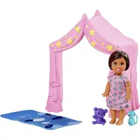 Barbie "Skipper Babysitters Inc." Schlafenszeit-Spielset mit Kleinkind Puppe, Zelt und Schlafsack