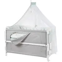 Roba Room Bed 60 x 120 cm Woodland Buddies - Höhenverstellbares Beistellbett - Inkl. Matratze, Bettwäsche, Himmel & Rollensatz - Weiß / Hellgrün