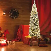 Northix Schlanker Weihnachtsbaum mit Schnee, 225 cm, 350 LED-Lichter
