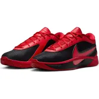 Nike Giannis Freak 6 Herrenschuhe, Schwarz/University Red („Bred“), Größe 44,5