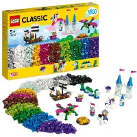 LEGO 11033 Classic Fantasie-Universum Kreativ-Bauset, Bauabenteuer mit Einhorn-Spielzeug, Burg, Drache und Piratenschiff, Spielzeug für Kinder ab 5 Jahren