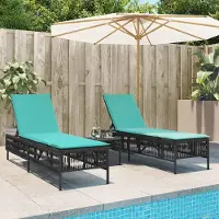 vidaXL Möbel Sonnenliegen 2 Stk. mit Tisch Schwarz Poly Rattan - Gartenliegen CC4071