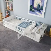 Flieks Kinderbett Bodenbett 90x200cm mit Tür, Holzbett Kinderbett mit Regal, Einzelbett Kinderbett mit Rausfallschutz, Weiß