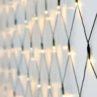 Spetebo 1.03 LED Lichternetz 1,5 x 1,5m - 100 LEDs - mit Batteriefach