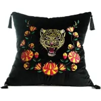 Casa Padrino Luxus Deko Kissen mit Troddeln Tiger Schwarz / Mehrfarbig 45 x 45 cm - Feinster Samtstoff - Luxus Qualität