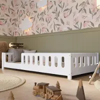 Crazy Pine Kinderbett 100x200 cm – Weißes Montessori Bodenbett aus MDF – Kleinkindbett mit Abgerundeten Kanten, Einstieg links – Crazy Ethan