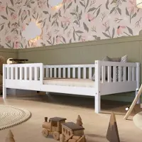 Crazy Pine Kinderbett 100x200 cm – Hohes Montessori Bodenbett aus Holz in Weiß mit Rausfallschutz – Crazy Basic