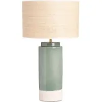 Miliboo Grüne Tischlampe aus Keramik mit einem Lampenschirm aus Rattan H64 cm MAJES
