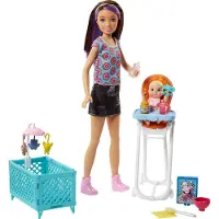Barbie Skipper Babysitter Puppe (brünett), Spielset mit Baby-Puppe & Hochstuhl