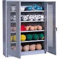 C+P Ballschrank mit Lochblech-Flügeltüren (Typ 3), HxBxT 195x150x50 cm, Lichtgrau (RAL 7035), Ergo-Lock Muldengriff, Lichtgrau (RAL 7035), Einzelschließung