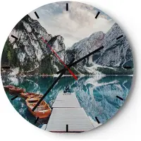 ARTTOR Wanduhr - Rund - Glasuhr - Boote Berge Hafen - 30x30cm - Schleichendes Uhrwerk - Lautlos - zum Aufhängen bereit - Dekoration Modern - Wanddekoration aus Glas - C3AR30x30-5068