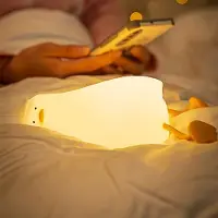 Kkmoon Suesse Ente Nachtlicht Warmweisses Nachtlicht mit Beruehrungssensor 3 Lichthelligkeit Weiches Silikon Tier Nachtlampe Handyhalter Nachtbegleiter fuer Kinder Kleinkinder