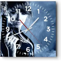 ARTTOR Wanduhr - Quadrat - Glasuhr - Frau Aktion Schuss Pistole - 40x40cm - Schleichendes Uhrwerk - Lautlos - zum Aufhängen bereit - Dekoration Modern - Wanddekoration aus Glas - C4AC40x40-2647