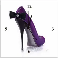 ARTland Wanduhr auf Alu Quarzuhr - schwarzer Zeiger Damenschuh - Violettes Modell Größe: 30x30 cm
