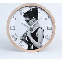 Tulup Holzuhr 20fi cm wanduhr - weiße Spitzen - Frau in den Gläsern