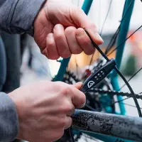 Famanu Fahrradschloss STRAPLOK Combi 10 - Ultraleichtes multifunktionales Schloss mit 10 mm rostfreier Stahlkern - 450 mm Länge