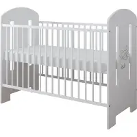 Kiki design Kinderbetten, Gitterbett mit Matratze & Kleiner Teddybar Gravur 120x60cm | 3 ausziehbare Sprossen | 3-Stufen-Verstellung | Kiefernholz | Für Mädchen und Junge | Weiß