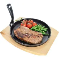 Orion Gusseisenpfanne Gusseisenteller 22 cm mit Holzbrett