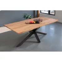 Casa Massiva Baumkantentisch 120 x 80 cm Dana, massiver Esstisch Eiche, Esszimmertisch mit schwarzem Spider-Gestell aus Metall, echte Baumkante, pflegeleichter Holztisch