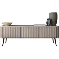 Bettso Dreitüriger RTV-Schrank TV-Tisch geriffelte Fronten auf Schwarzen Beinen ZOVA 168 cm Cashmere Beige