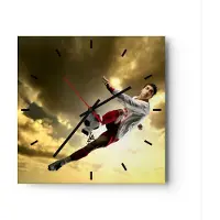 ARTTOR Wanduhr - Quadrat - Glasuhr - Ball Junge Fußball Training - 40x40cm - Schleichendes Uhrwerk - Lautlos - zum Aufhängen bereit - Dekoration Modern - Wanddekoration aus Glas - C3AC40x40-2106