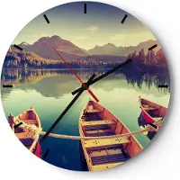 ARTTOR Wanduhr - Rund - Glasuhr - Berge See Boot - 40x40cm - Schleichendes Uhrwerk - Lautlos - zum Aufhängen bereit - Dekoration Modern - Wanddekoration aus Glas - C3AR40x40-3652