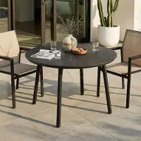 Idimex Gartentisch AGAPE rund 120x75cm, Schwarz – wetterfester Outdoor Tisch mit Aluminiumgestell und pflegeleichter WPC-Tischplatte in Holzoptik für Garten Terrasse oder Balkon