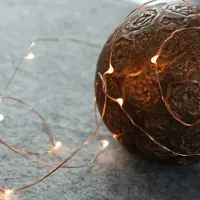 Star Trading LED Drahtlichterkette 'Dew Drop' - 12 warmweiße LED - kupferfarbener Draht - 1,1m - Batteriebetrieb