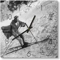 DEQORI Glasuhr 30x30 cm Zahlen 'Casanova auf Skiern' Wanduhr Glas Uhr Design leise