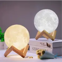 Topchances 3D Mond Lampe Nachtlampe 3 Farbe dimmbar Nachtlicht Schlafzimmer Nachbildung 15cm Moon Light USB Lade Stimmung Licht für Schlafzimmer Geschenk für Baby Kinder Geburtstags Liebhaber