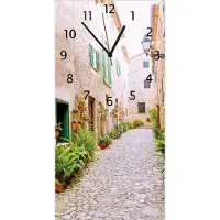 Wallario Design Wanduhr Südländische Gasse mit alten Häusern und grüner Oase aus Echtglas, Größe 30 x 60 cm